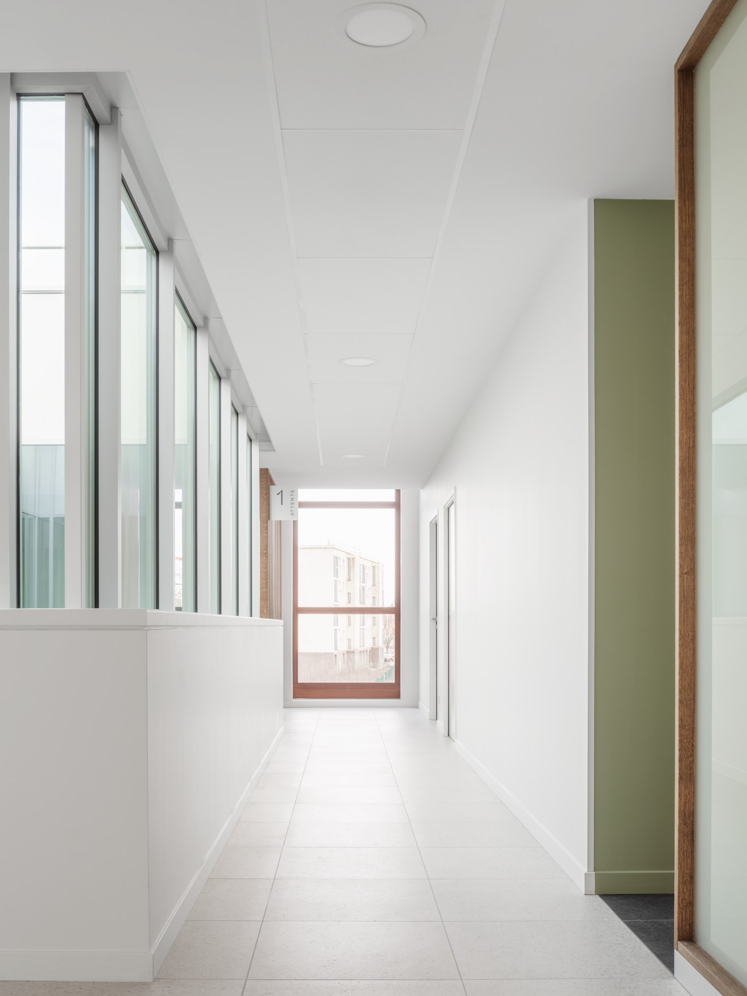 Couloir lumineux du cabinet